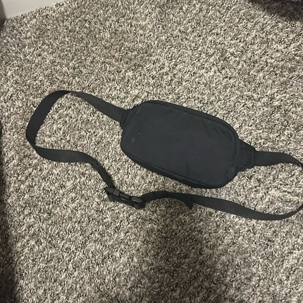 Lulu lemon belt bag